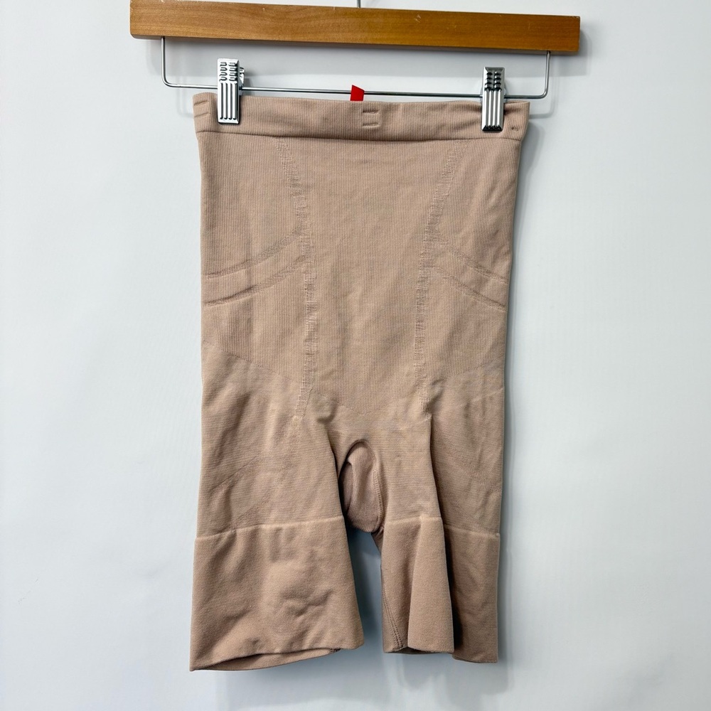 Spanx Slim Cognito high-waisted mid-thigh shaper shorts Nude Pink Size Small